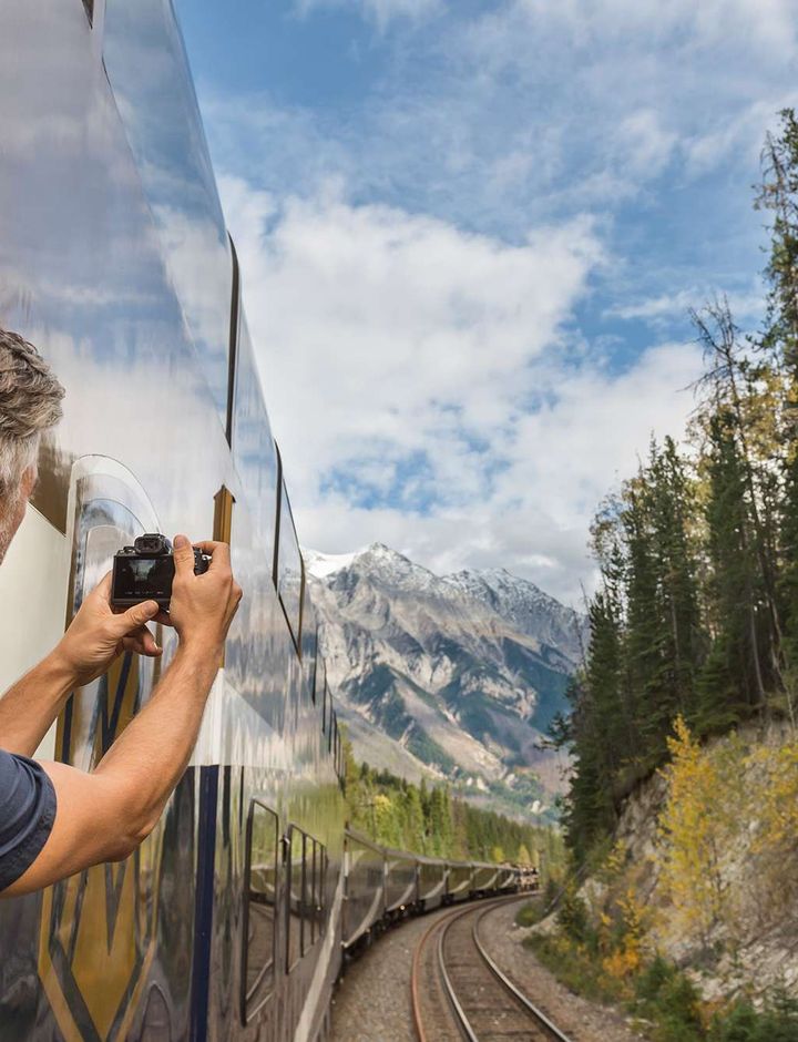 canada rocky mountaineer goldleaf photo opportunity rm