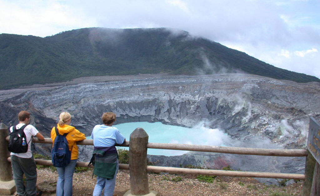 costa rica poas volcano