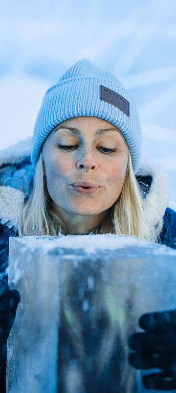 icehotel ice sculpting photo joakim norenius