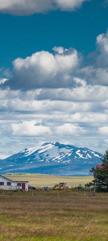 iceland hekla volcano behind farm rth