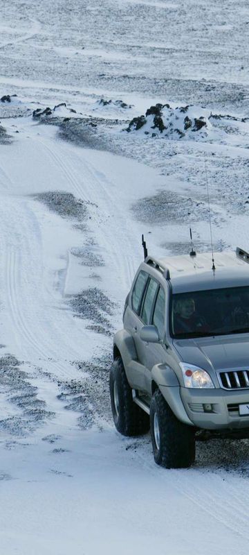 iceland highlands superjeep on glacier rth