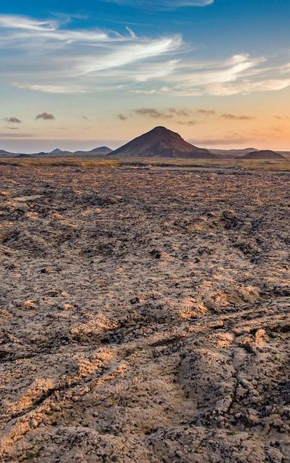 iceland reykjanes peninsula volcanic landscape rth