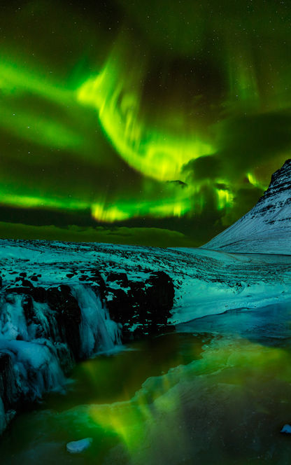 iceland snaefellsnes kirkjufell aurora green istk