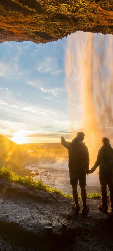 iceland south west seljalandsfoss couple istk