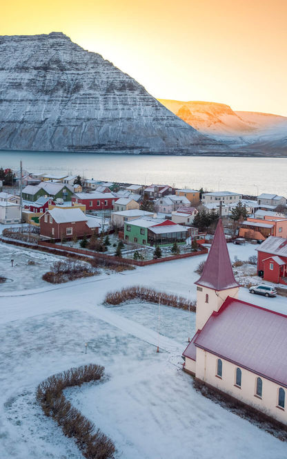 iceland-west-fjords-flateyri-winter-rth