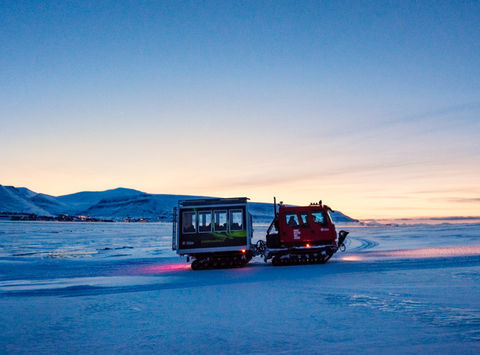 svalbard longyearbyen snowcat htgrtn