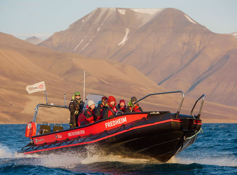 svalbard summer rib boat trip rib htgrtn