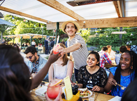 sweden-summer-dining-al-fresco-with-friends-vs