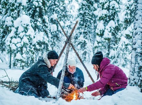 swedish-lapland-icehotel-wilderness-experience-campfire-ak