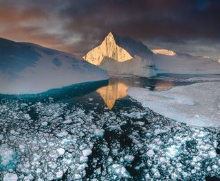 west greenland ilulissat light reflected on icebergs vg